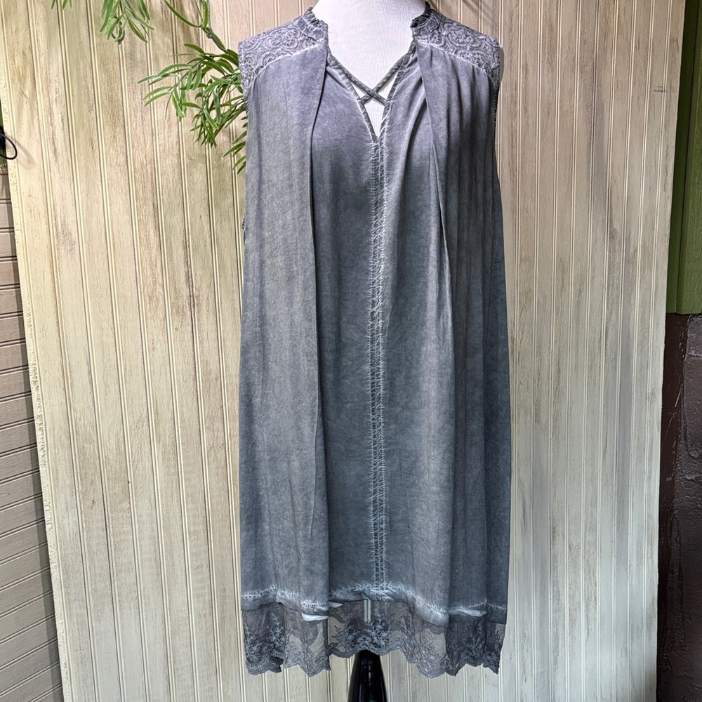 Umgee Charcoal Stonewashed Ruffle-Trim Dress, Lace & Keyhole Back, Large, NWOT